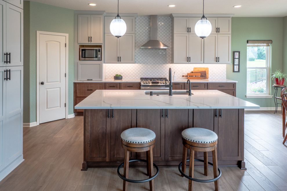 Transitional kitchen photo in Milwaukee