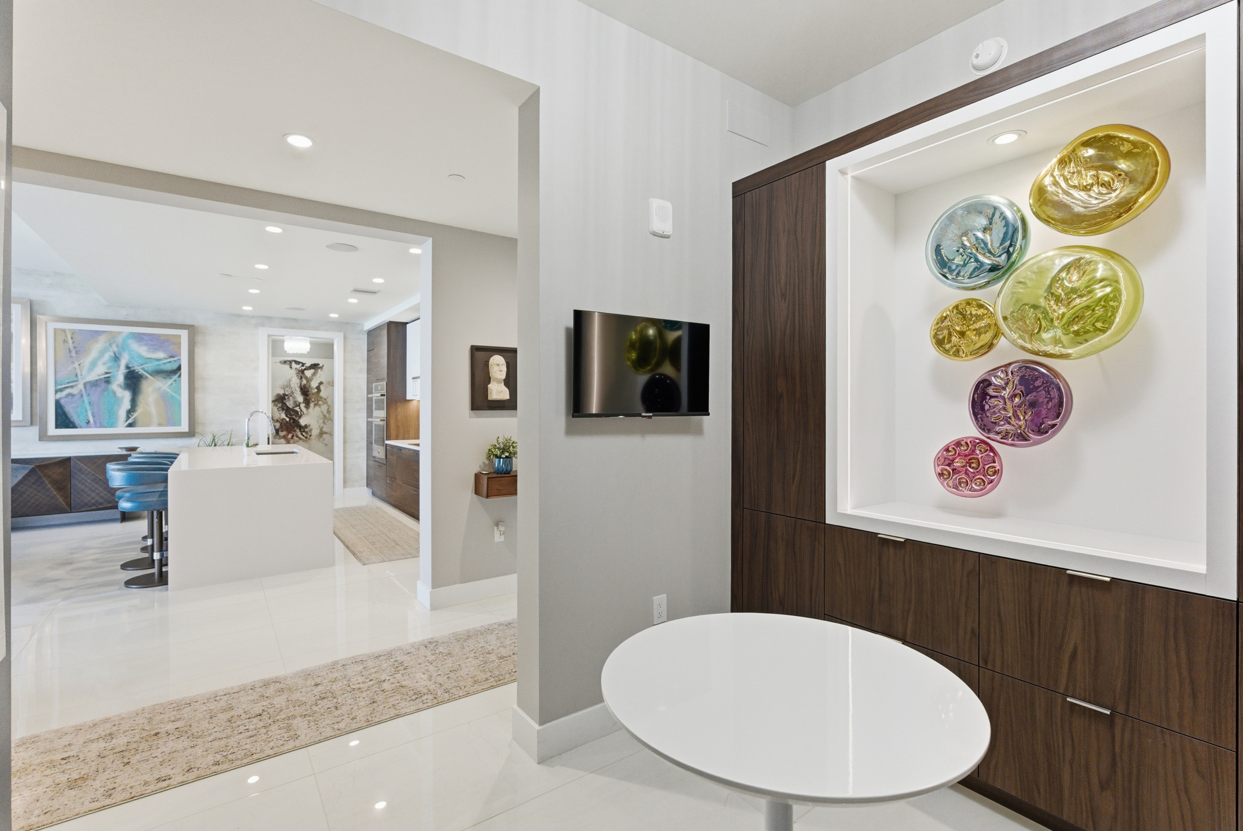 We Love Travel and Art