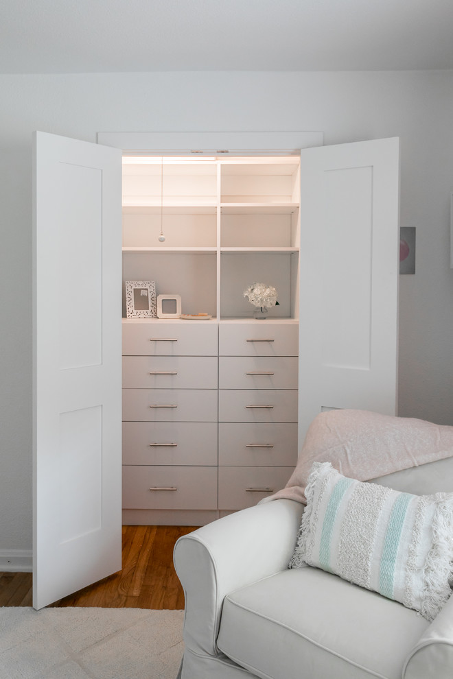 Inspiration for a transitional home design remodel in Austin