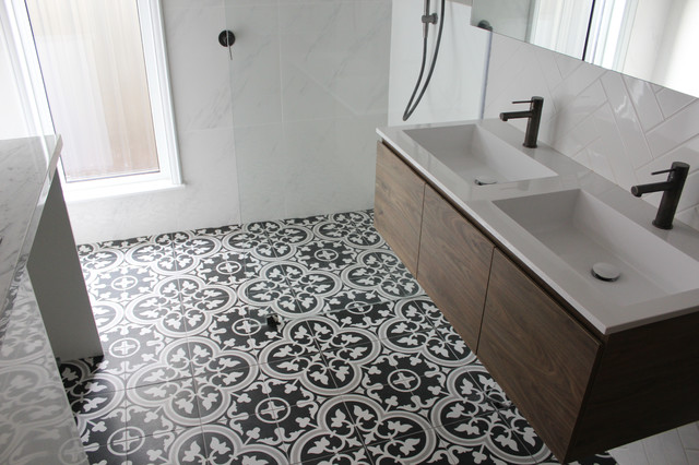 Inglewood (Main/Laundry Renovation) traditional-bathroom