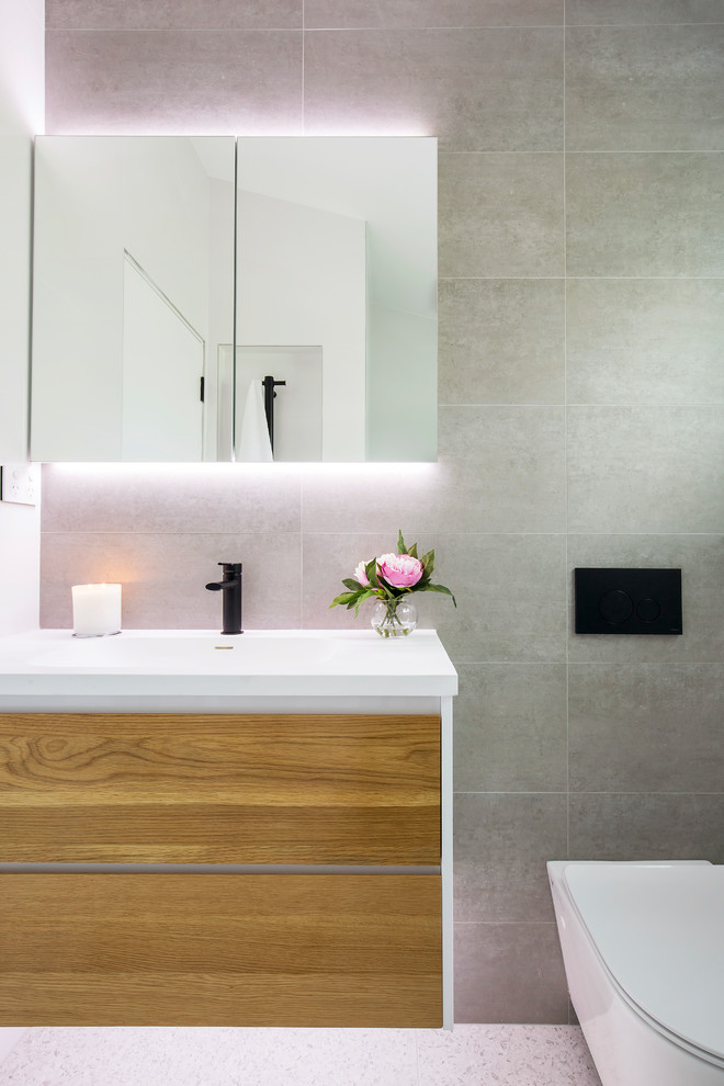 Design ideas for a modern bathroom in Sydney.