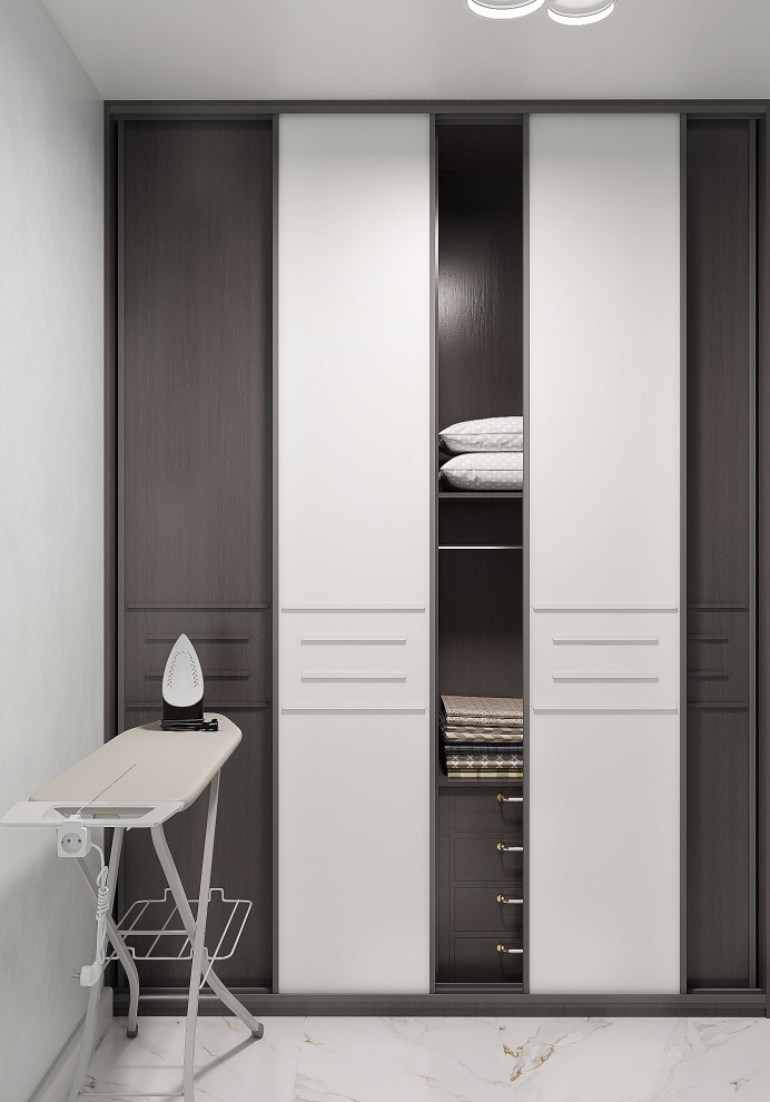 Дом с сеткой между первым этажом и вторым светом в Якутске.