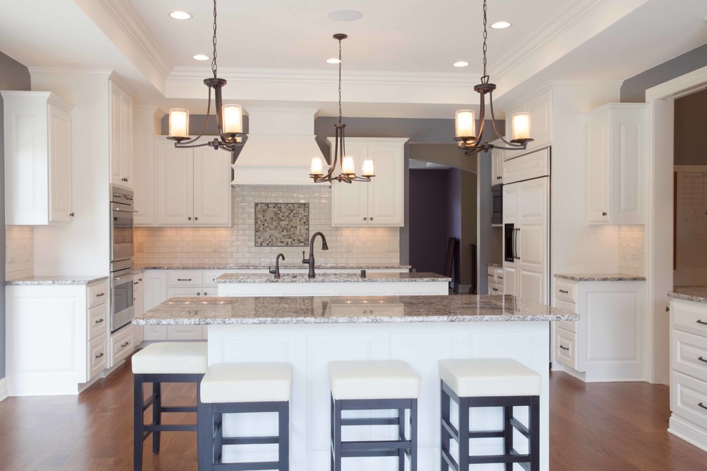 Inspiration for a transitional kitchen remodel in Milwaukee