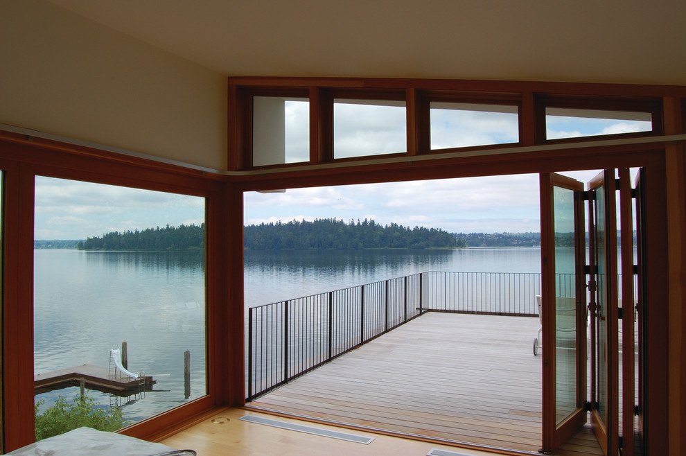 Inspiration for a contemporary deck in Seattle.