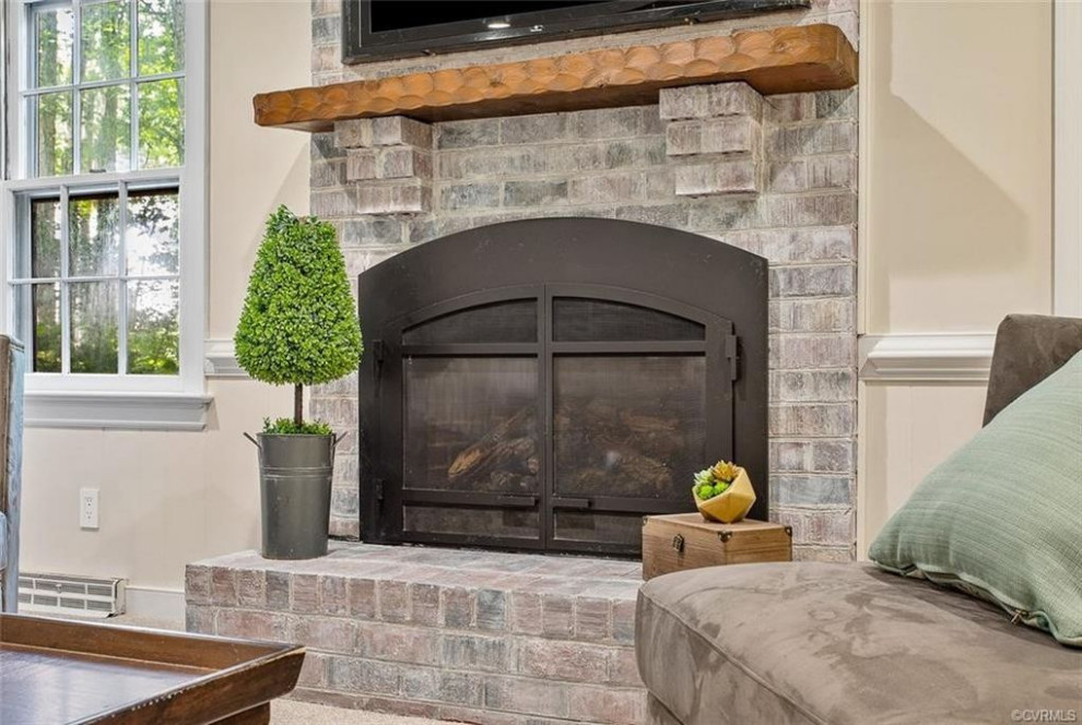 Transitional home design photo in Richmond