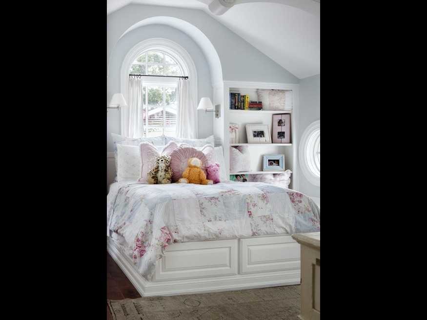 Bedroom - traditional bedroom idea in Austin