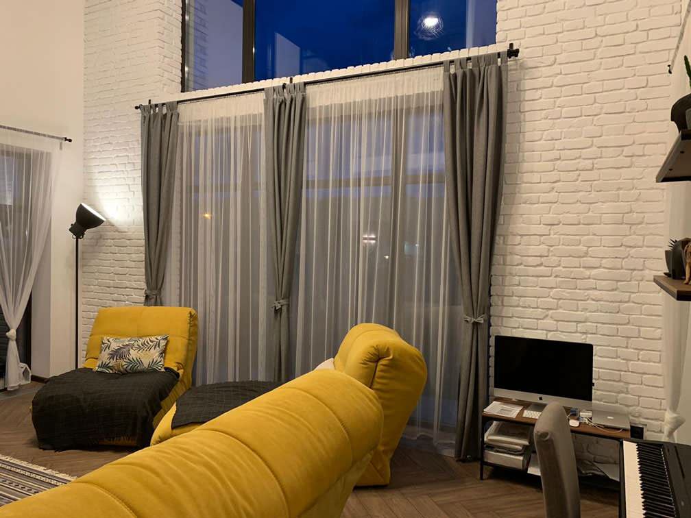 Декоративный кирпич БауЭко Bianko в интерьере гостиной