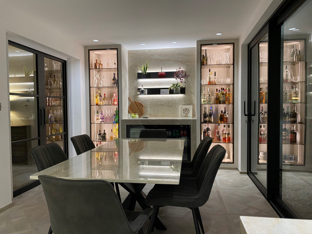 Neutral tones contemporary-kitchen
