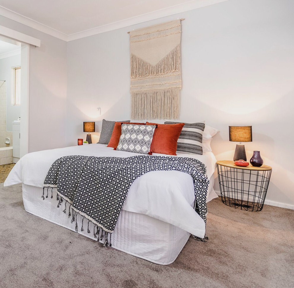 Small eclectic master bedroom in Perth with grey walls, carpet and grey floor.