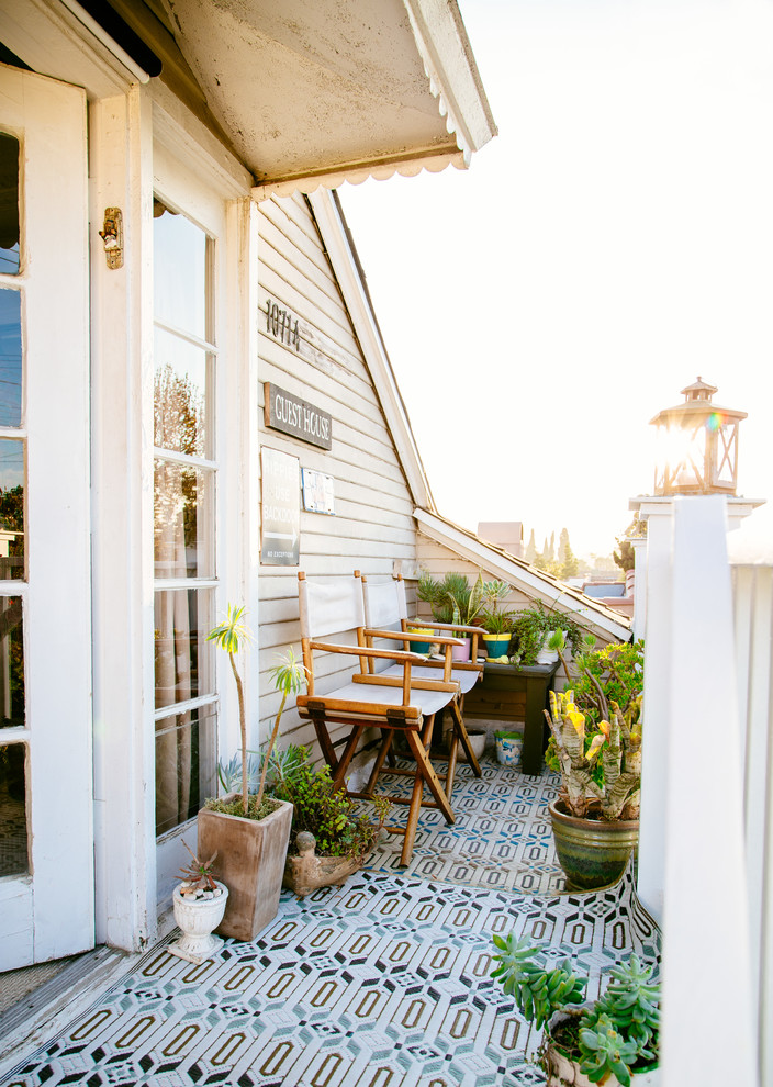 Inspiration for a shabby-chic style balcony container garden remodel in Los Angeles with no cover
