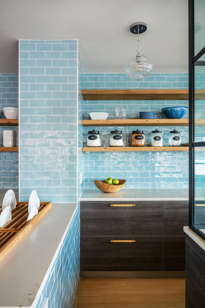 Minimalist home design photo in Boston