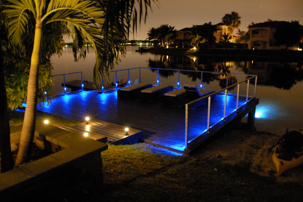 Example of a mid-sized minimalist home design design in Miami