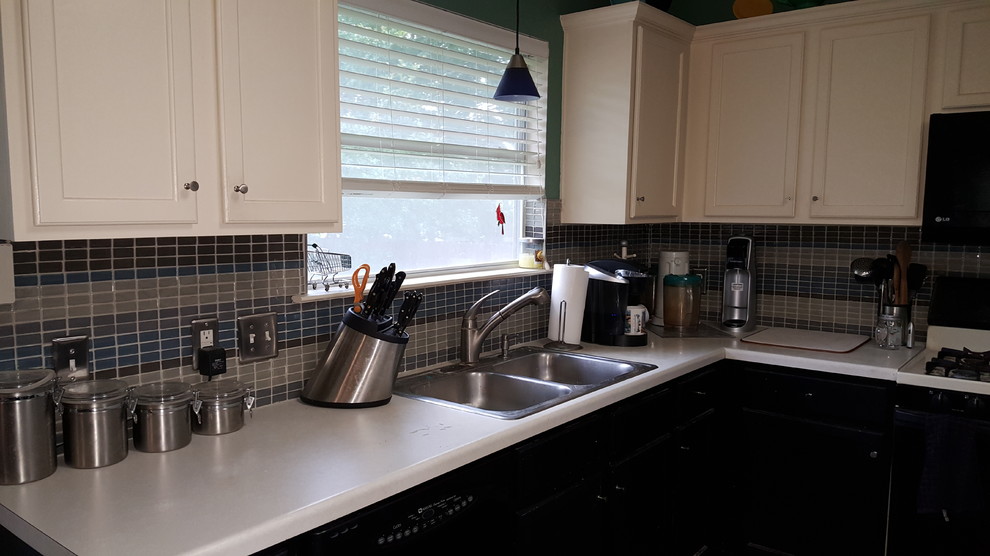 Transitional kitchen photo in Austin
