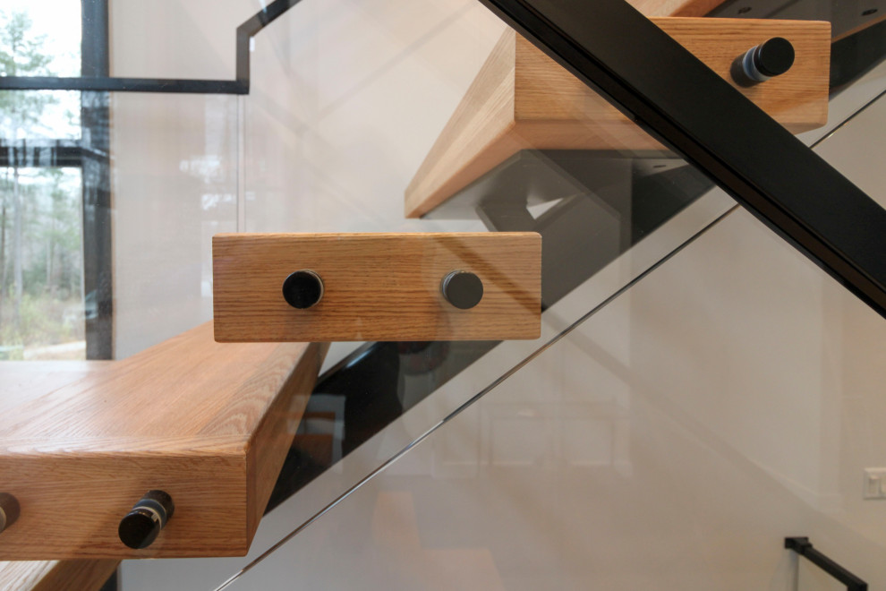 Inspiration pour un grand escalier flottant minimaliste avec des marches en bois.