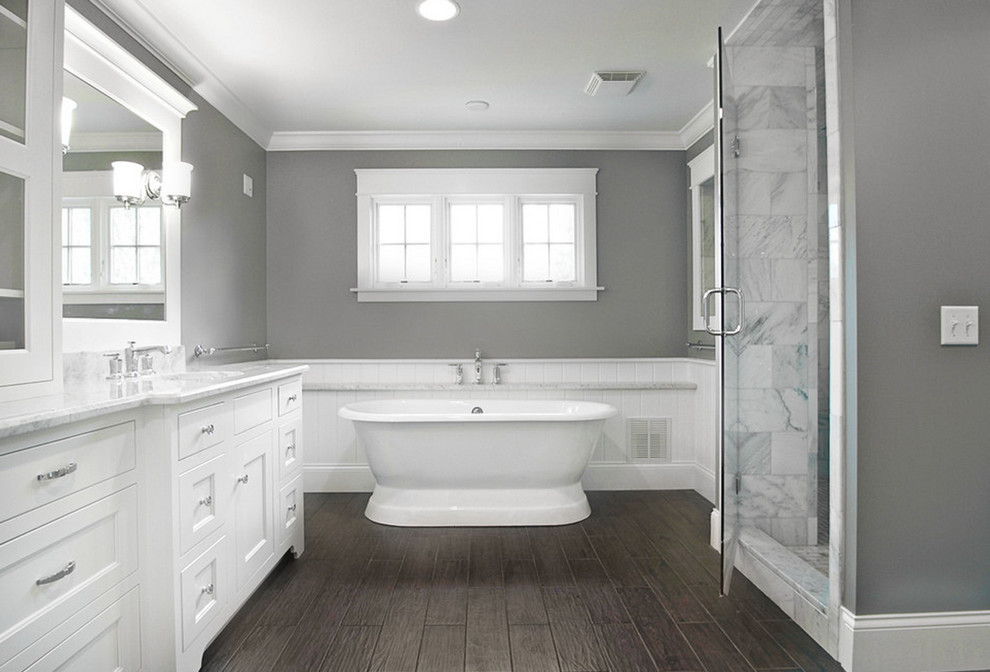 This is an example of a transitional bathroom in Detroit.
