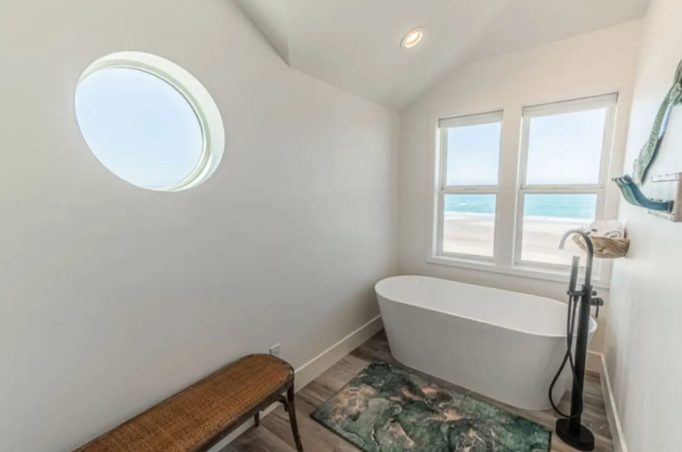 "Beach Me" Lincoln City, OR Short-term Rental Remodel