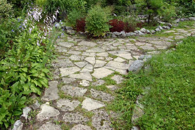 Мощение из натурального камня.