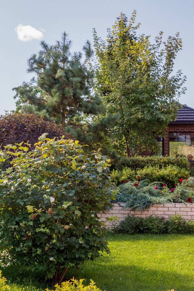 Сад на Пятницком шоссе.  Дизайнер Лариса Юрова