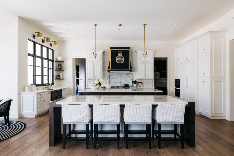 Transitional kitchen photo in Phoenix