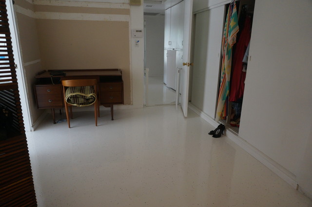 Custom Interior Epoxy Floor mid-century-arbeitszimmer