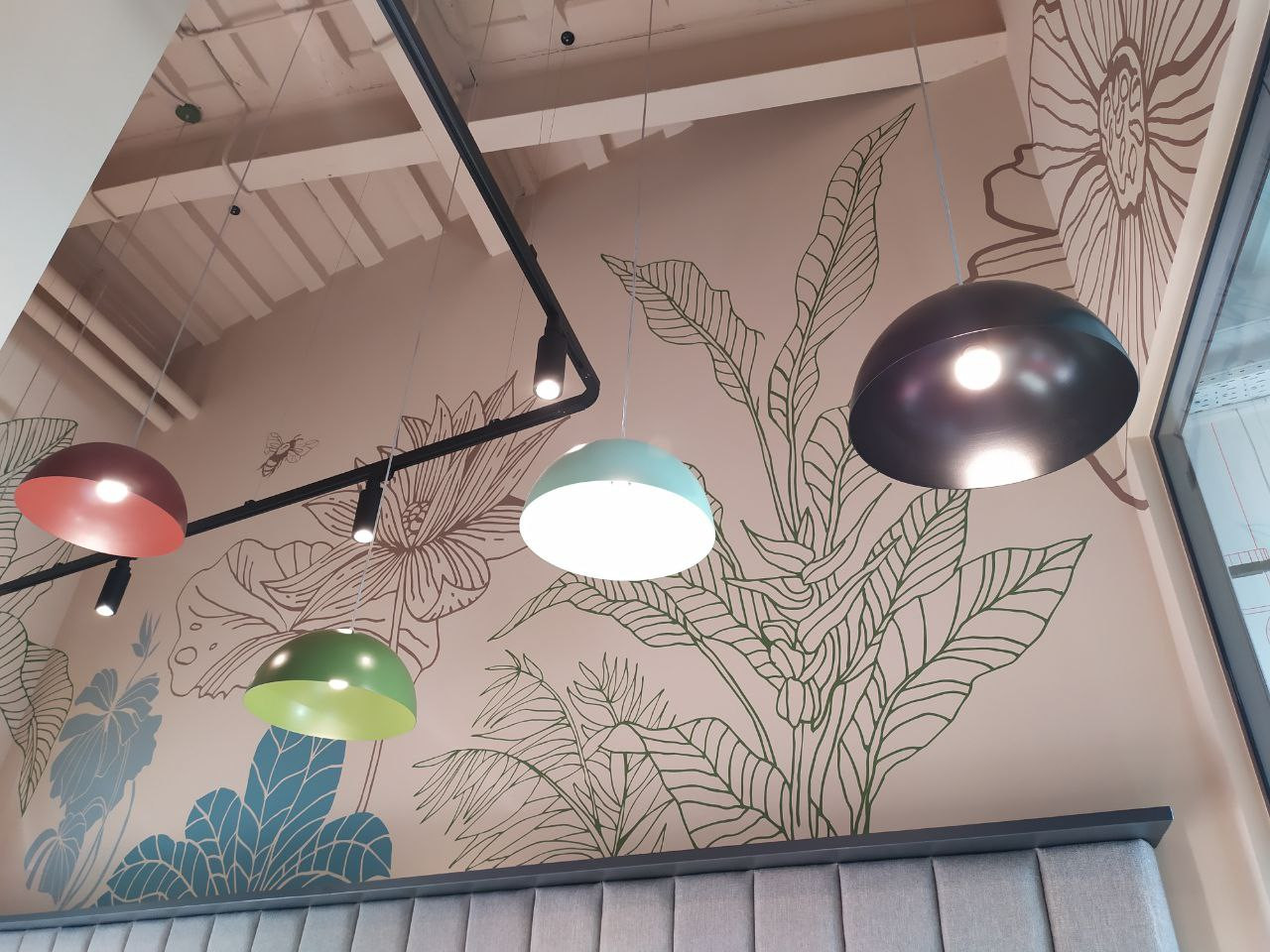 Трафаретная роспись в помещениях офиса компании