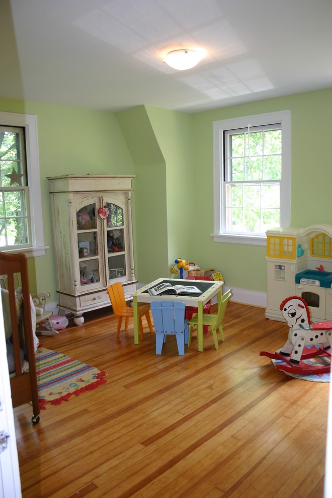 Inspiration for a traditional kids' room in St Louis.