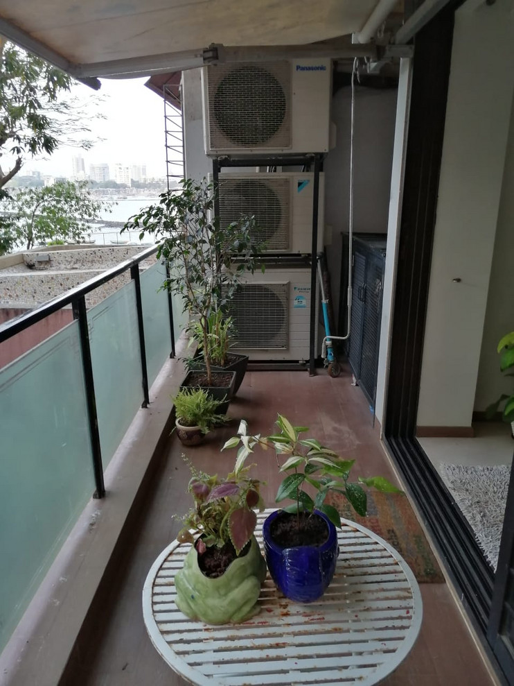 Inspiration for an industrial terrace & balcony in Mumbai.