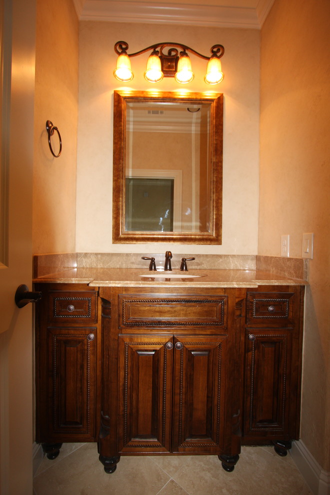 Photo of a traditional powder room in Dallas.