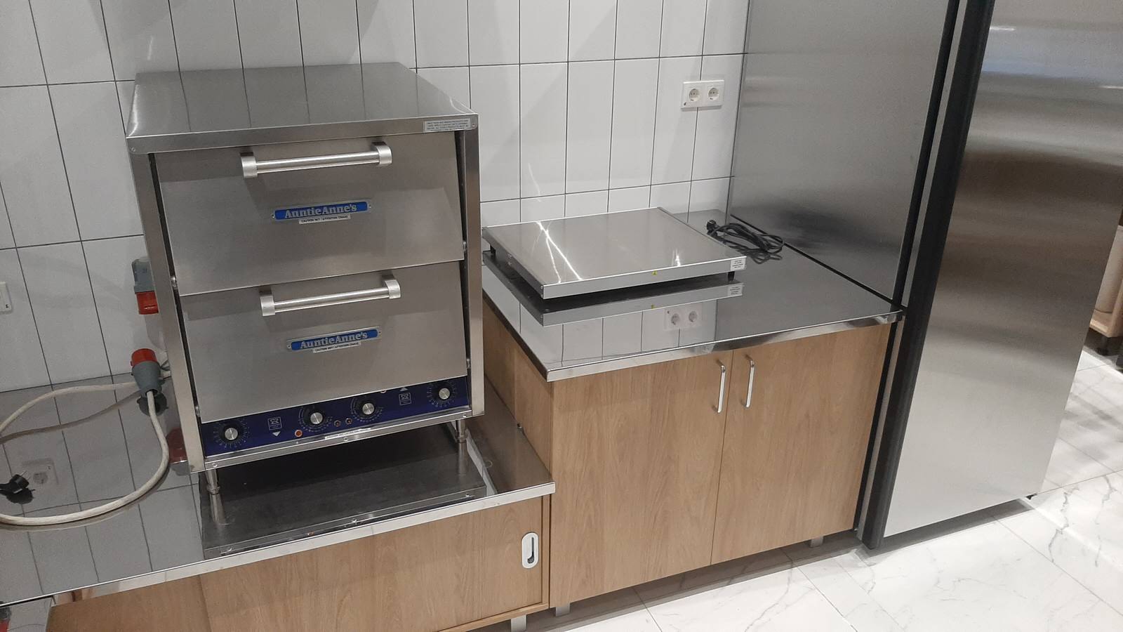 Cinnabon & Auntie Anne's