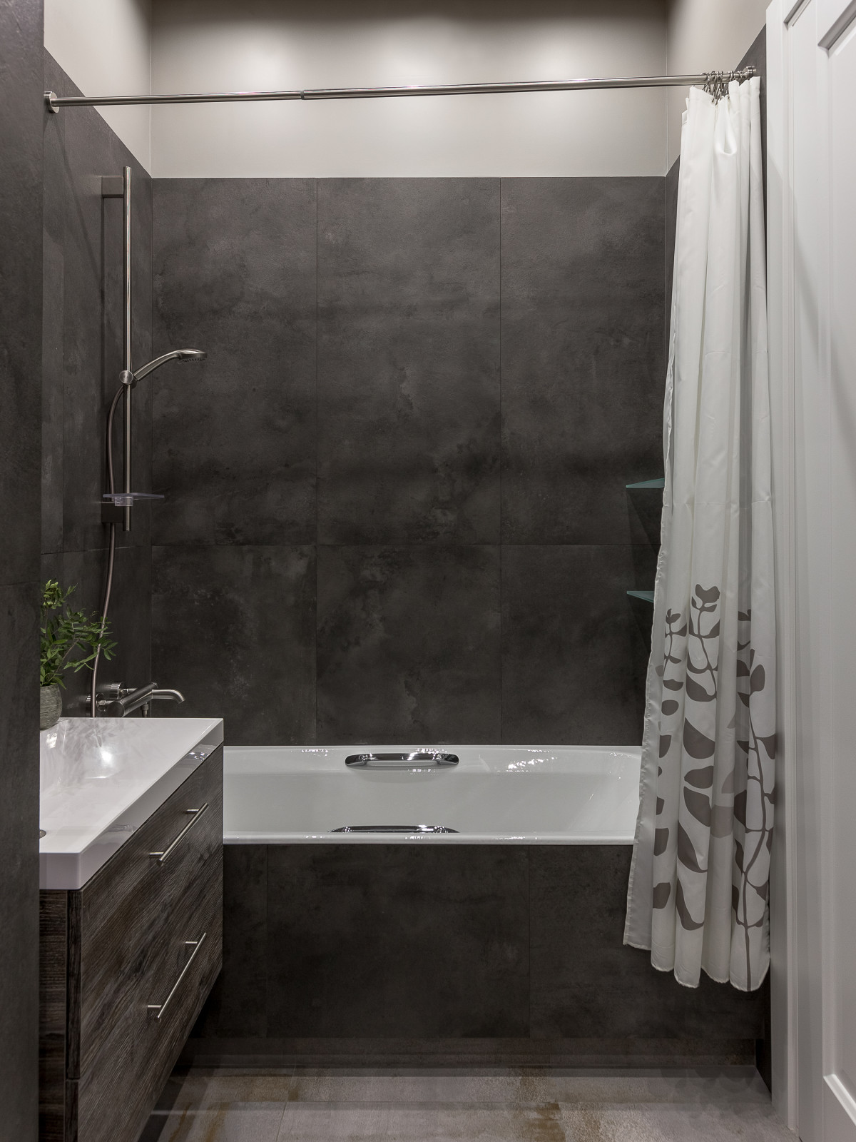 Семейная квартира с интересными дизайнерскими решениями