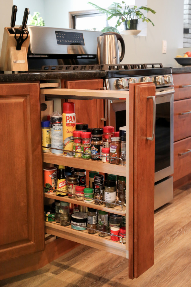 Transitional kitchen photo in Minneapolis