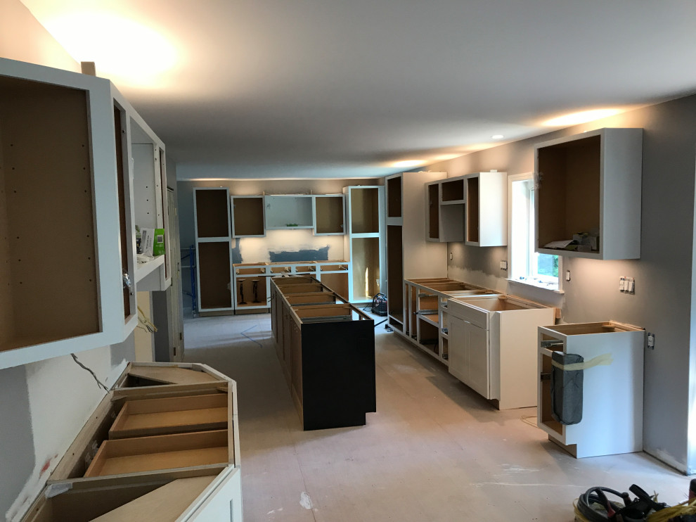 Transitional kitchen photo in Cincinnati