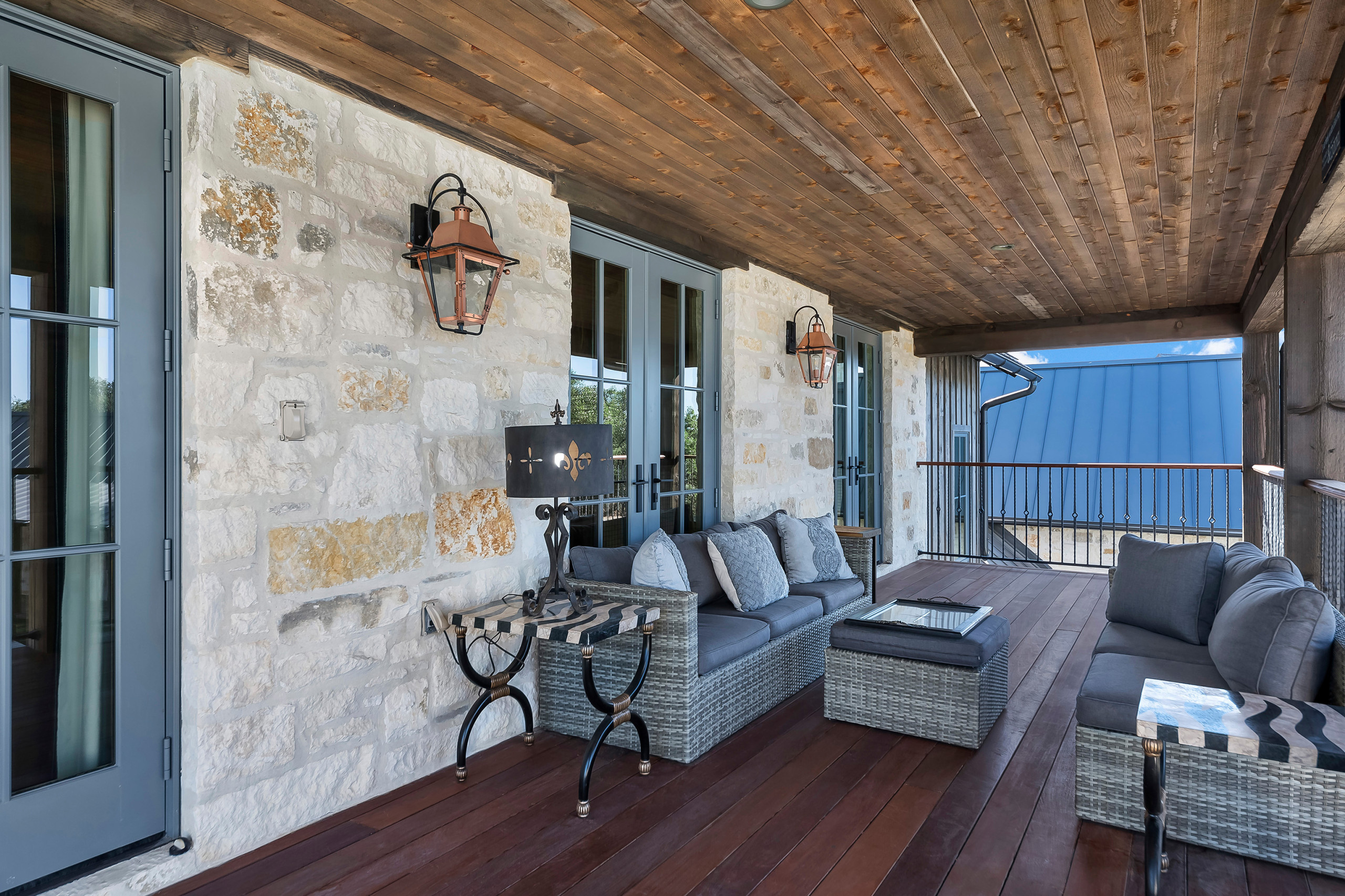 Fotos de balcones | Diseños de balcones de estilo de casa de campo en anexo de  casas - may 2023 | Houzz ES