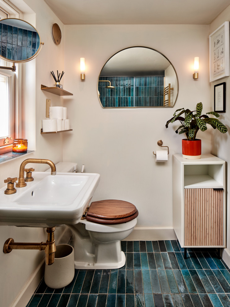 Photo of a mid-sized transitional kids bathroom in London with beige cabinets, an open shower, a one-piece toilet, blue tile, porcelain tile, beige walls, porcelain floors, blue floor, an open shower, a single vanity and a floating vanity.