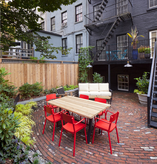 A Dynamic Backyard Design Embraces Its, Sean S Kitchen Patio Garden