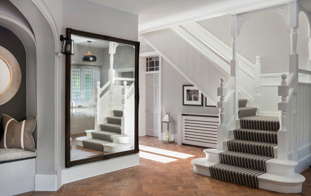 Sophisticated Surrey trappe