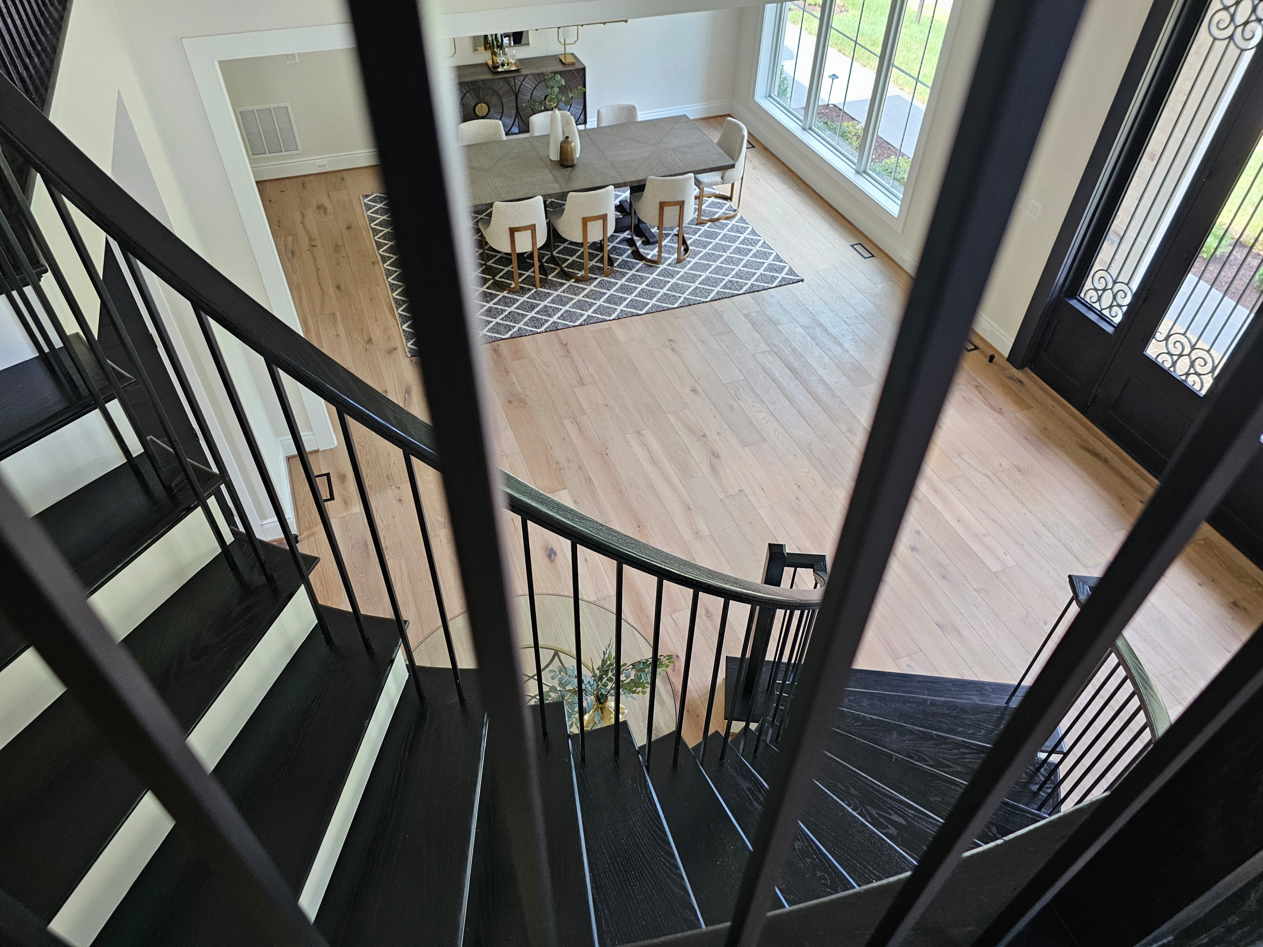 Elegant Curve Elevates Modern Design, Mclean, VA 22101