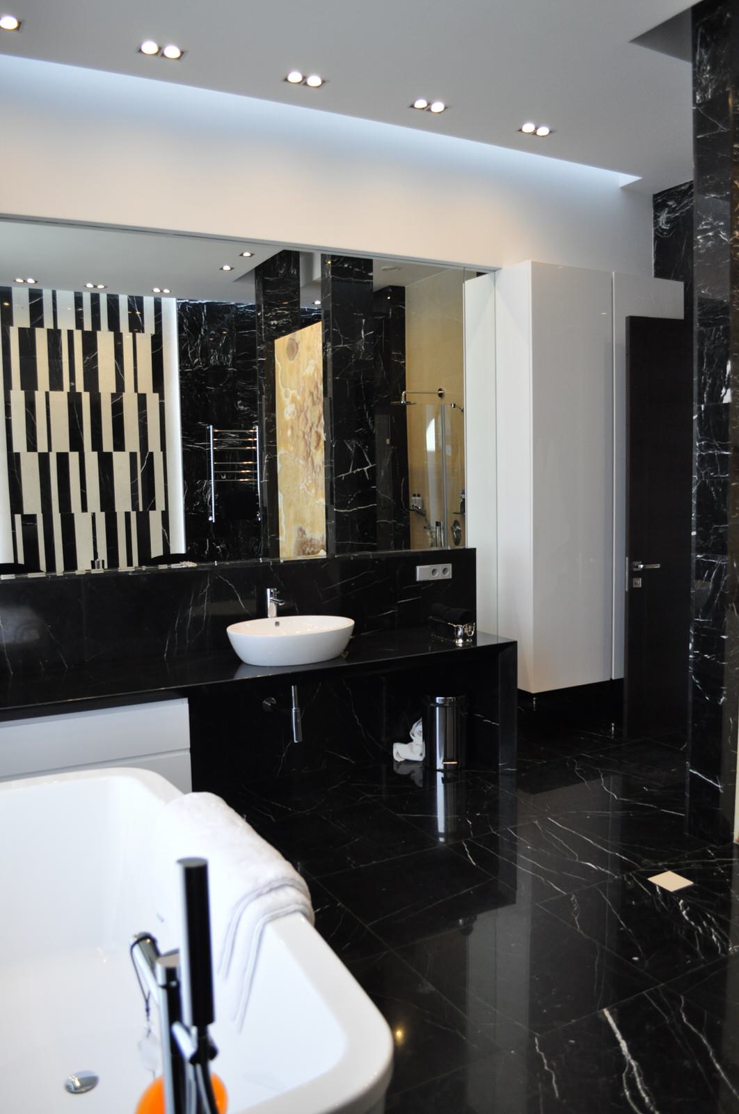 Nero Marquina, Bianco Perlino