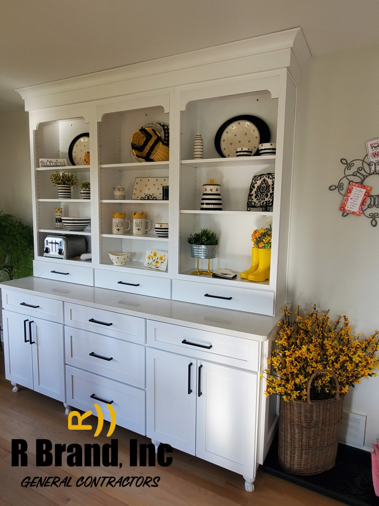 Transitional home design photo in Chicago