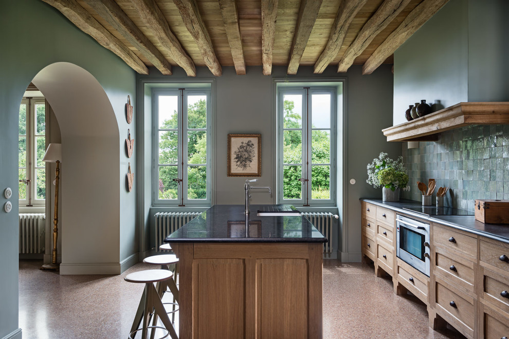 Inspiration for a farmhouse kitchen remodel in Paris