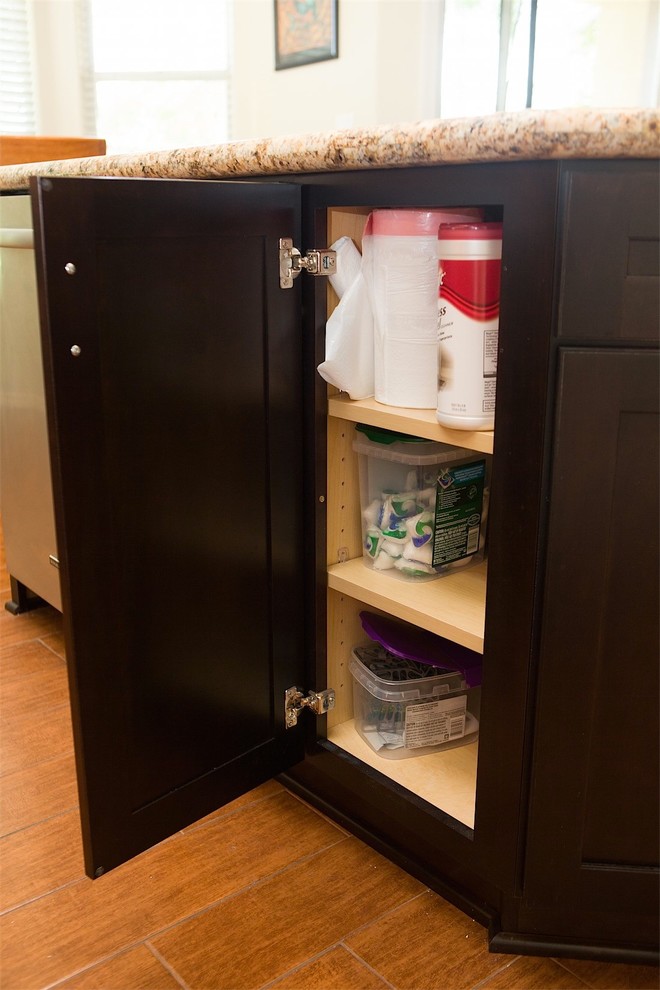 Kitchen - transitional kitchen idea