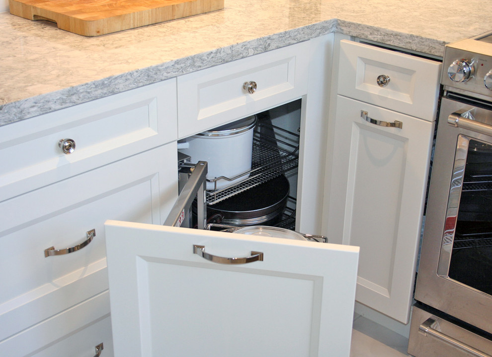 Inspiration for a transitional kitchen remodel in Toronto