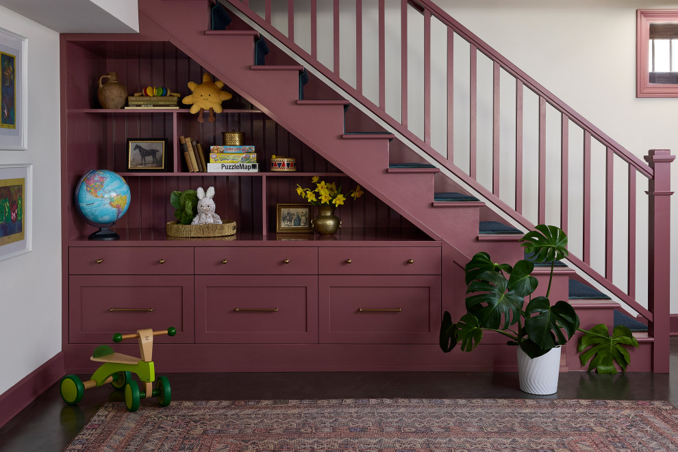 Staircase - traditional staircase idea in Chicago