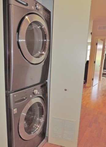 Contemporary laundry room in Chicago.