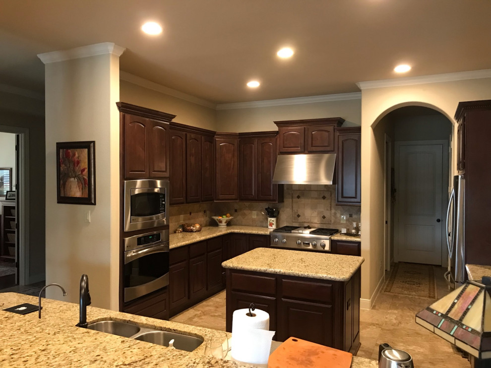 can anyone photo shop kitchen pic to change color