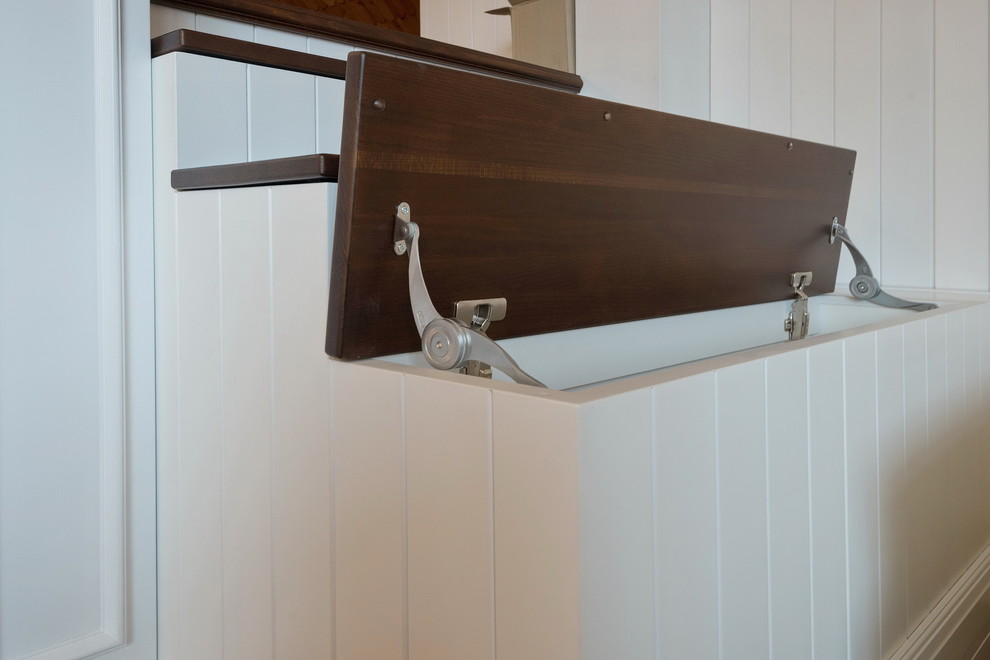 Мебель предметы интерьера в загородном доме.