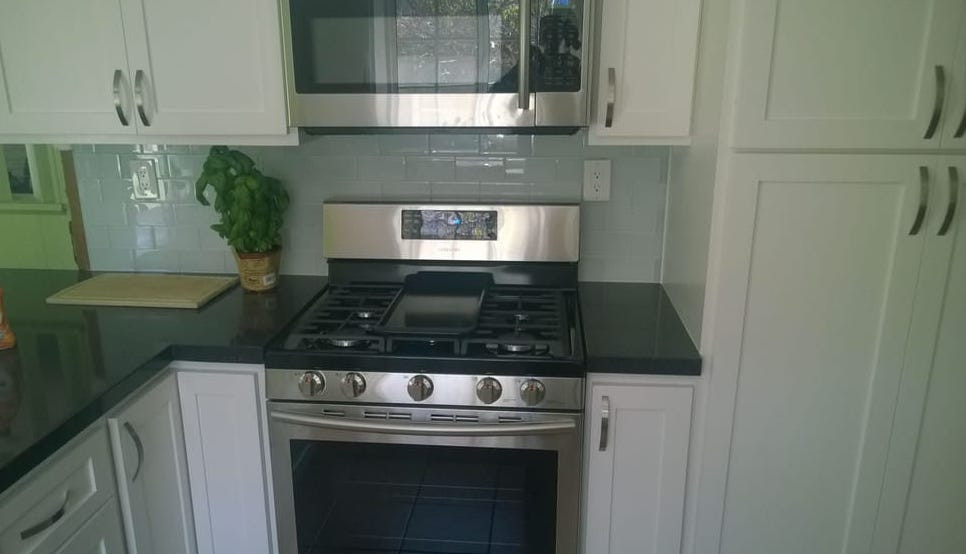 Transitional kitchen photo in Los Angeles