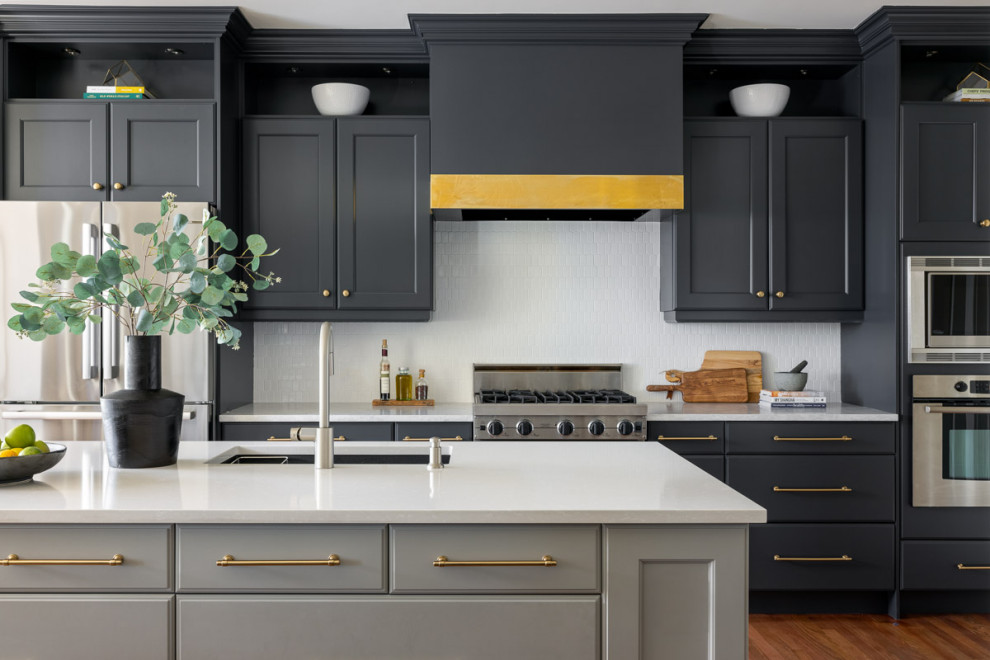 Kitchen - transitional kitchen idea in Calgary