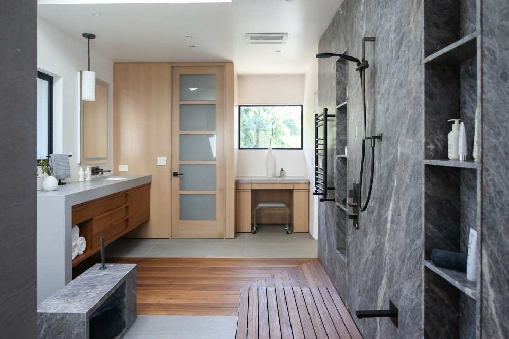 Example of a zen bathroom design in Los Angeles