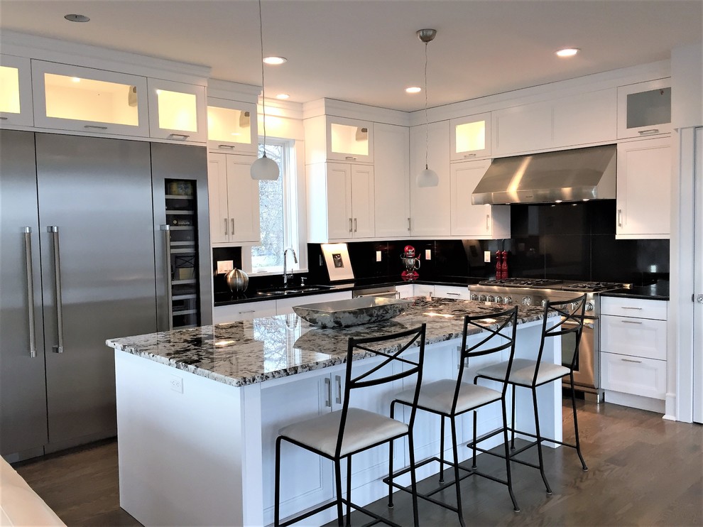 Kitchen - transitional kitchen idea in New York